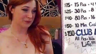 【人间水密桃】三女叠罗汉来姨妈只能双飞啪啪，健身球上口交边骑乘边舔逼，快速抽插大屁股出白浆