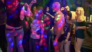 洁白情趣内衣视讯主播无毛水嫩穴抠逼自慰